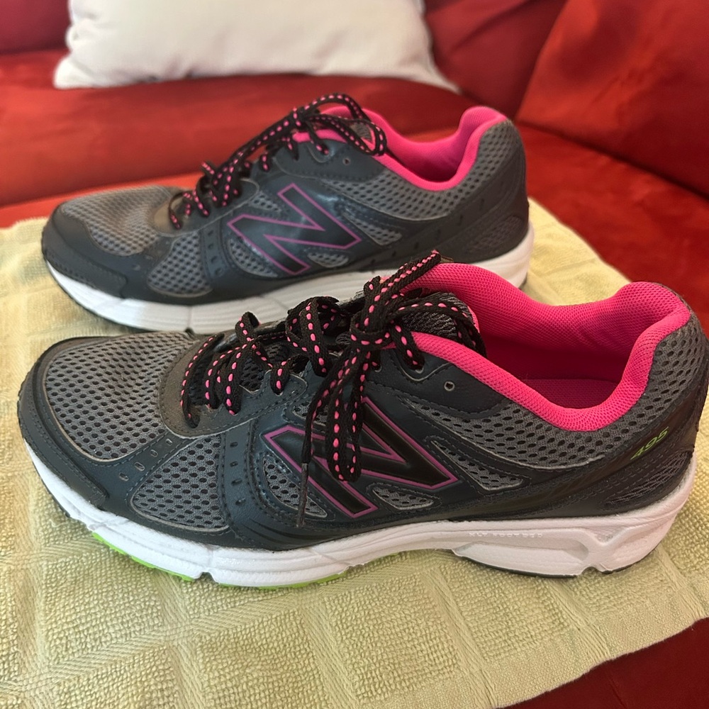 New Balance Women's Sneakers in Gray and Pink
